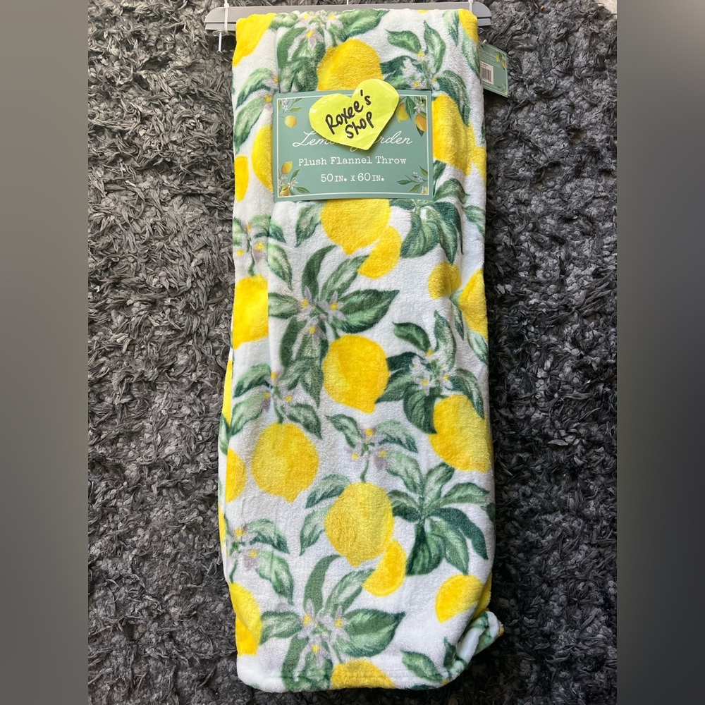 Farmhouse Shabby Chic Lemon Plush Throw Blanket